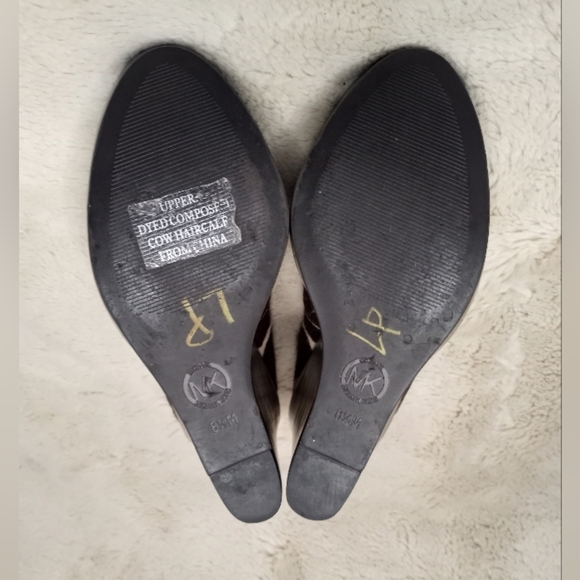 Micheal Kors Giraffe Classic Animal Print Cowhide Bohemian NWOT Chocolate Wedges - Picture 7 of 7